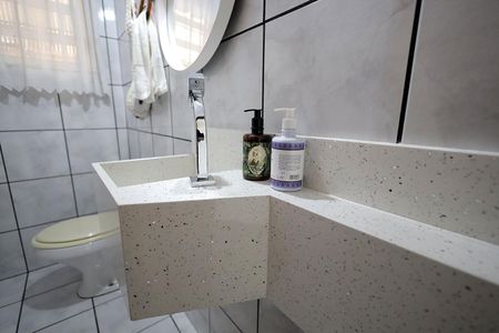 Casa à venda com 200m², 3 quartos e 2 vagasBanheiro 1