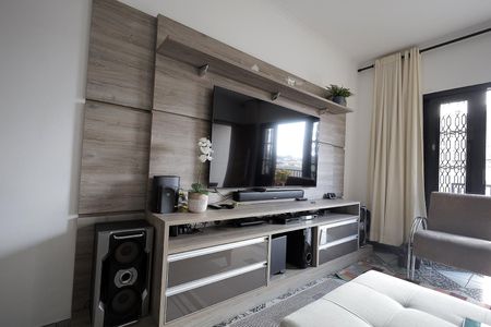 Casa à venda com 200m², 3 quartos e 2 vagasSala