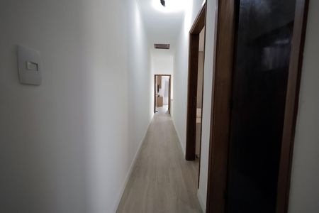 Casa à venda com 200m², 3 quartos e 2 vagasCorredor