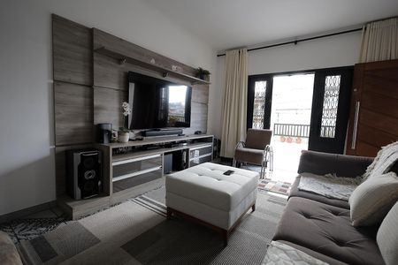 Casa à venda com 200m², 3 quartos e 2 vagasSala