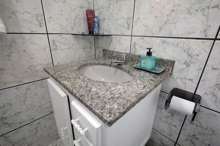 Casa à venda com 200m², 3 quartos e 2 vagasBanheiro 3