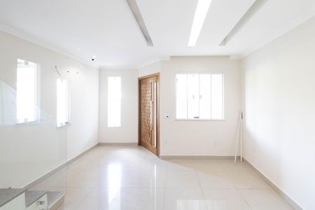 Casa para alugar com 144m², 3 quartos e 2 vagas Casa para alugar com 144m², 3 quartos e 2 vagasSala