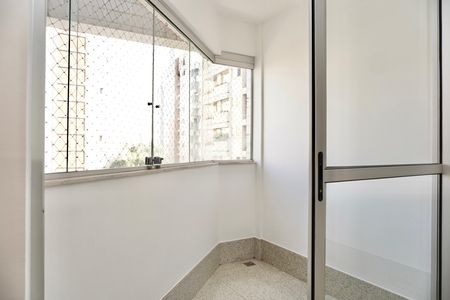 Sala - varanda  de apartamento para alugar com 3 quartos, 85m² em Funcionários, Belo Horizonte
