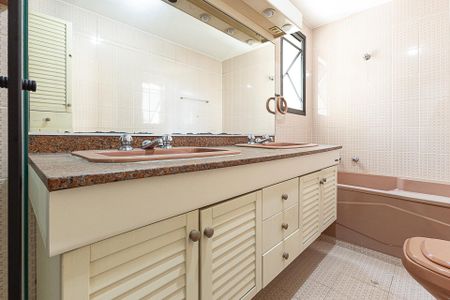 Apartamento para alugar com 200m², 3 quartos e 2 vagasBanheiro da Suíte 1