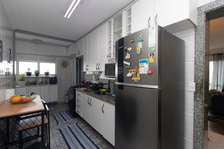 Apartamento para alugar com 150m², 3 quartos e 2 vagas Apartamento para alugar com 150m², 3 quartos e 2 vagasCozinha e Área de Serviço