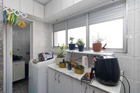 Apartamento para alugar com 150m², 3 quartos e 2 vagas Apartamento para alugar com 150m², 3 quartos e 2 vagasCozinha e Área de Serviço