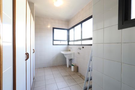 Apartamento à venda com 171m², 4 quartos e 4 vagasÁrea e banheiro de Serviço 
