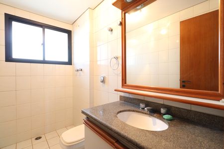 Apartamento à venda com 171m², 4 quartos e 4 vagasBanheiro Social