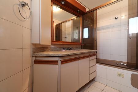 Apartamento à venda com 171m², 4 quartos e 4 vagasBanheiro da Suíte