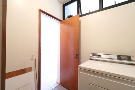 Apartamento à venda com 171m², 4 quartos e 4 vagasÁrea e banheiro de Serviço 