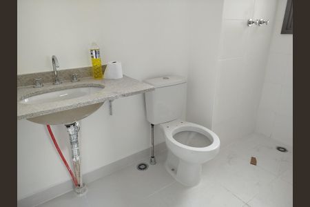 Banheiro de kitnet/studio para alugar com 1 quarto, 27m² em Vila Aricanduva, São Paulo