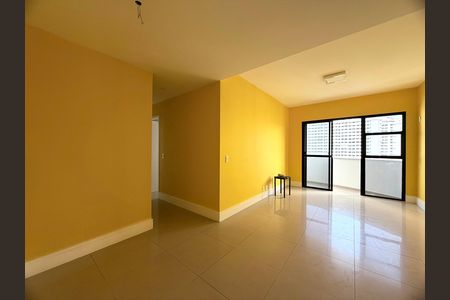 Apartamento à venda com 75m², 2 quartos e 1 vagaSala