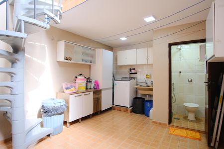 Casa à venda com 216m², 3 quartos e 1 vagaÁrea de Serviço