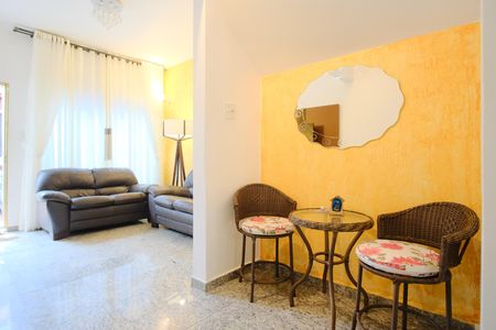 Casa à venda com 216m², 3 quartos e 1 vagaSala