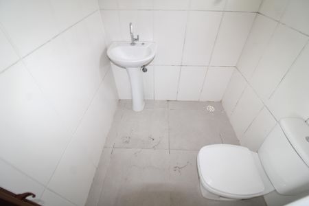 Banheiro de casa para alugar com 1 quarto, 35m² em Vila Maria Luisa, São Paulo