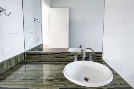 Casa de condomínio à venda com 170m², 3 quartos e 3 vagas
