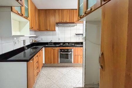 Casa de condomínio à venda com 170m², 3 quartos e 3 vagas