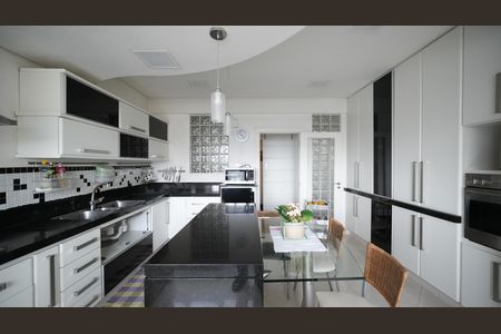 Cozinha de apartamento à venda com 3 quartos, 176m² em Vila Bastos, Santo André