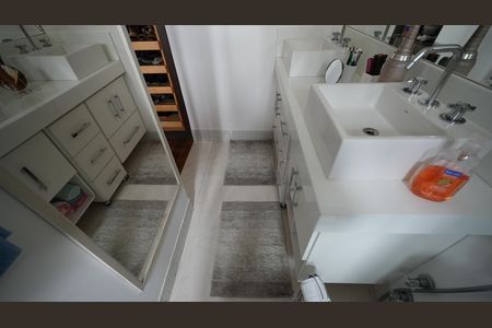 Apartamento à venda com 176m², 3 quartos e 2 vagasBanheiro da Suíte 1