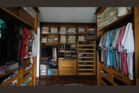 Apartamento à venda com 176m², 3 quartos e 2 vagasCloset da suíte 1