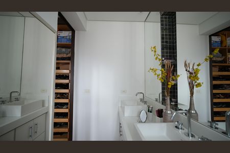 Apartamento à venda com 176m², 3 quartos e 2 vagasBanheiro da Suíte 1
