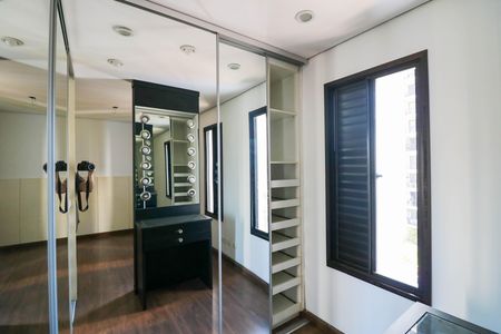 Apartamento à venda com 75m², 2 quartos e 2 vagas Apartamento à venda com 75m², 2 quartos e 2 vagasSuíte closet