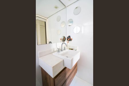 Apartamento à venda com 75m², 2 quartos e 2 vagas Apartamento à venda com 75m², 2 quartos e 2 vagasBanheiro