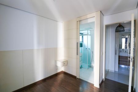 Apartamento à venda com 75m², 2 quartos e 2 vagas Apartamento à venda com 75m², 2 quartos e 2 vagasSuíte