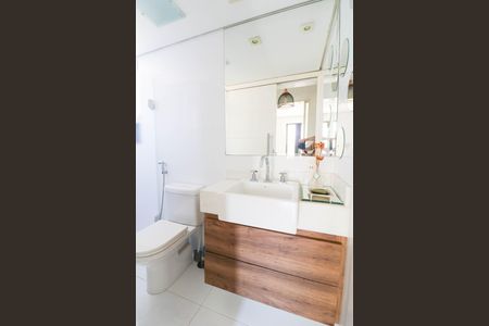 Apartamento à venda com 75m², 2 quartos e 2 vagas Apartamento à venda com 75m², 2 quartos e 2 vagasBanheiro