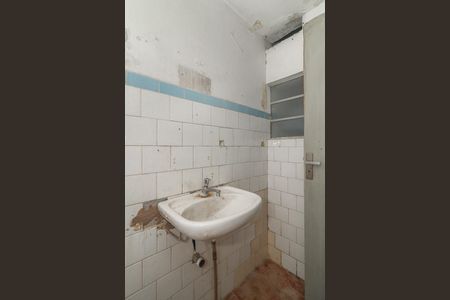Banheiro de apartamento à venda com 0 quarto, 25m² em Floresta, Porto Alegre