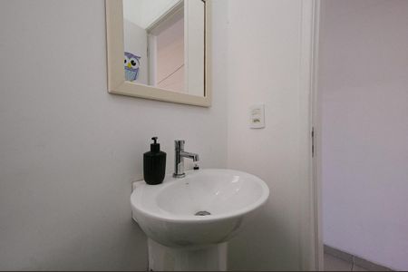Casa à venda com 168m², 3 quartos e 2 vagas Casa à venda com 168m², 3 quartos e 2 vagasBanheiro de Serviço