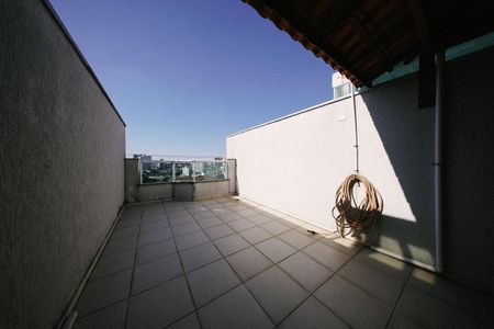 Casa à venda com 168m², 3 quartos e 2 vagas Casa à venda com 168m², 3 quartos e 2 vagasVaranda