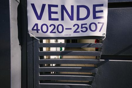 Casa à venda com 168m², 3 quartos e 2 vagas Casa à venda com 168m², 3 quartos e 2 vagasPlaquinha