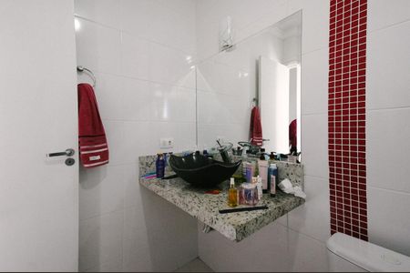 Casa à venda com 168m², 3 quartos e 2 vagas Casa à venda com 168m², 3 quartos e 2 vagasBanheiro da Suíte