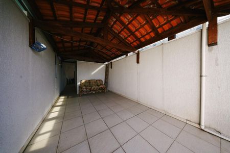 Casa à venda com 168m², 3 quartos e 2 vagas Casa à venda com 168m², 3 quartos e 2 vagasVaranda