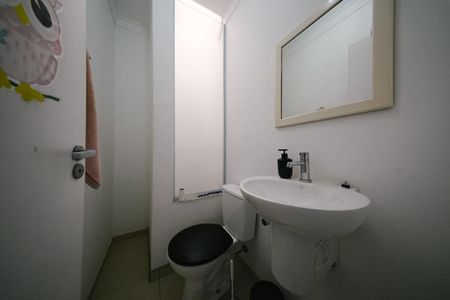 Casa à venda com 168m², 3 quartos e 2 vagas Casa à venda com 168m², 3 quartos e 2 vagasBanheiro de Serviço