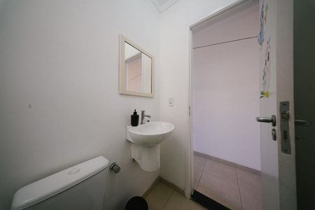 Casa à venda com 168m², 3 quartos e 2 vagas Casa à venda com 168m², 3 quartos e 2 vagasBanheiro de Serviço