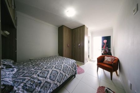 Casa à venda com 168m², 3 quartos e 2 vagas Casa à venda com 168m², 3 quartos e 2 vagasSuíte