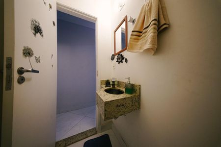 Casa à venda com 168m², 3 quartos e 2 vagas Casa à venda com 168m², 3 quartos e 2 vagasLavabo