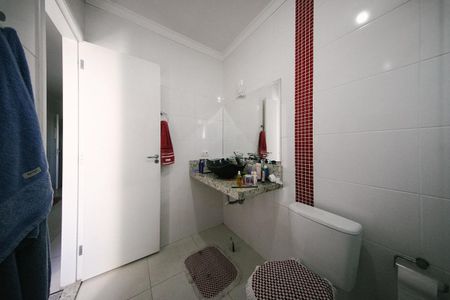 Casa à venda com 168m², 3 quartos e 2 vagas Casa à venda com 168m², 3 quartos e 2 vagasBanheiro da Suíte