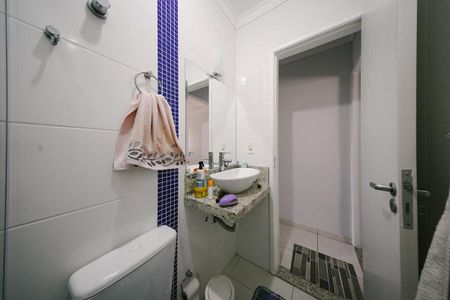 Casa à venda com 168m², 3 quartos e 2 vagas Casa à venda com 168m², 3 quartos e 2 vagasBanheiro