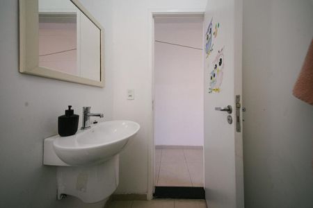 Casa à venda com 168m², 3 quartos e 2 vagas Casa à venda com 168m², 3 quartos e 2 vagasBanheiro de Serviço