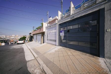 Casa à venda com 168m², 3 quartos e 2 vagas Casa à venda com 168m², 3 quartos e 2 vagasFachada