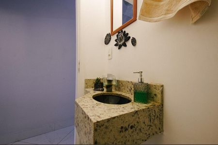 Casa à venda com 168m², 3 quartos e 2 vagas Casa à venda com 168m², 3 quartos e 2 vagasLavabo