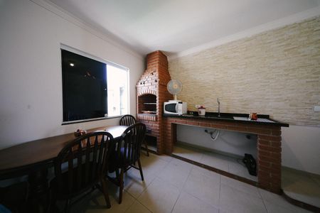 Casa à venda com 168m², 3 quartos e 2 vagas Casa à venda com 168m², 3 quartos e 2 vagasEspaço Gourmet