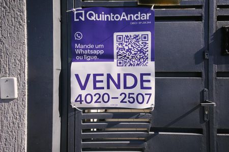 Casa à venda com 168m², 3 quartos e 2 vagas Casa à venda com 168m², 3 quartos e 2 vagasPlaquinha