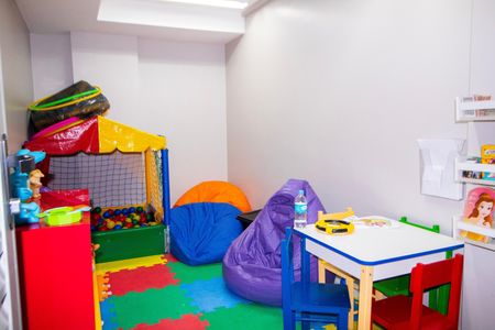 Studio à venda com 36m², 1 quarto e 1 vaga Studio à venda com 36m², 1 quarto e 1 vagaÁrea Comum - Brinquedoteca
