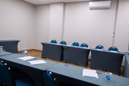 Studio à venda com 36m², 1 quarto e 1 vaga Studio à venda com 36m², 1 quarto e 1 vagaÁrea Comum - Sala de reunião