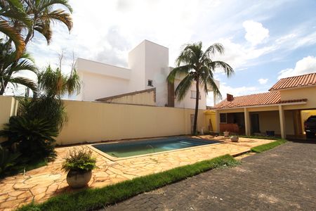 Casa para alugar com 297m², 3 quartos e 6 vagasPiscina