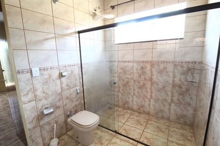 Casa para alugar com 297m², 3 quartos e 6 vagasBanheiro do Quarto 3
